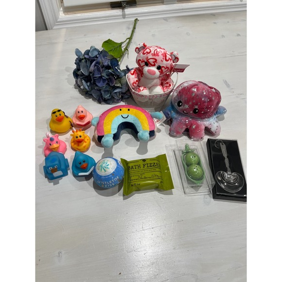 Lot of Bath & Body Works Bath Bomb, Rubber Ducks, Plush Toys, Measuring Spoons - Picture 1 of 6